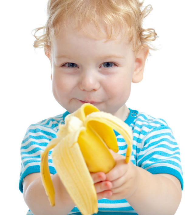 dziecko i banan