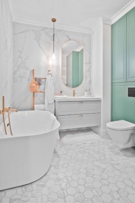 minimaluxe-we-wnetrzach-elegancka-lazienka-z-mozaika-podlogowa-heksagon-xl-marble-matowy-raw-decor